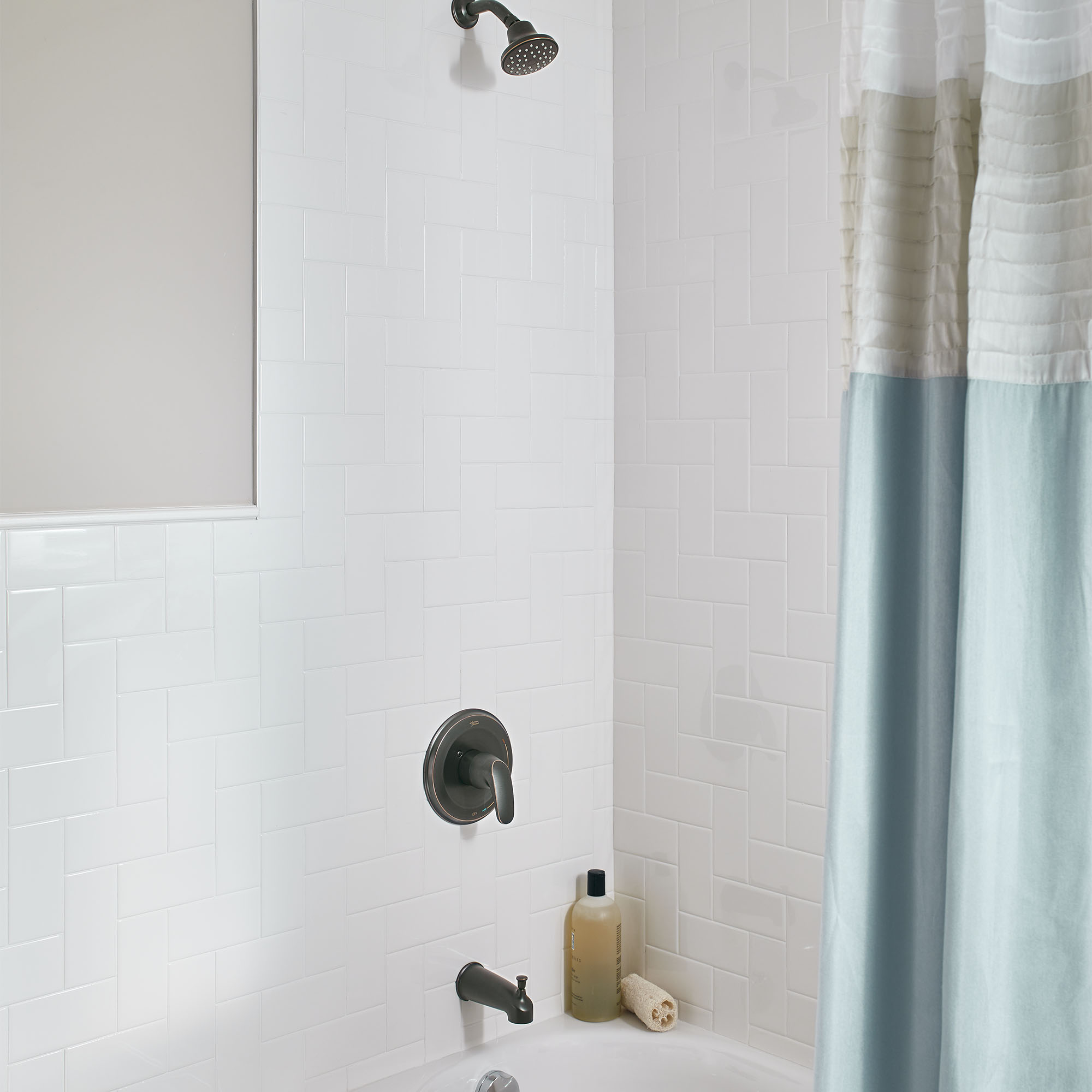 Colony® PRO  1.75 gpm/6.6 L/min baignoire and Garniture de douche avec Pomme de douche à économie d'eau, Pommeau de douche à cartouche à double équilibre de pression en céramique avec poignée à levier